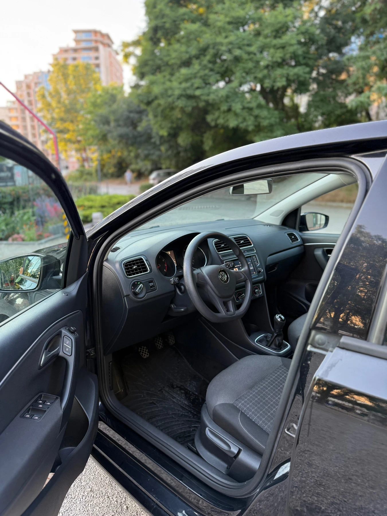 VW Polo Първи собственик   Закупена от VW България, снимка 5 - Автомобили и джипове - 55055403