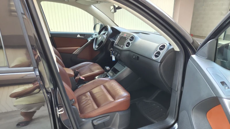 VW Tiguan 2.0TDi DSG, снимка 9 - Автомобили и джипове - 51332675