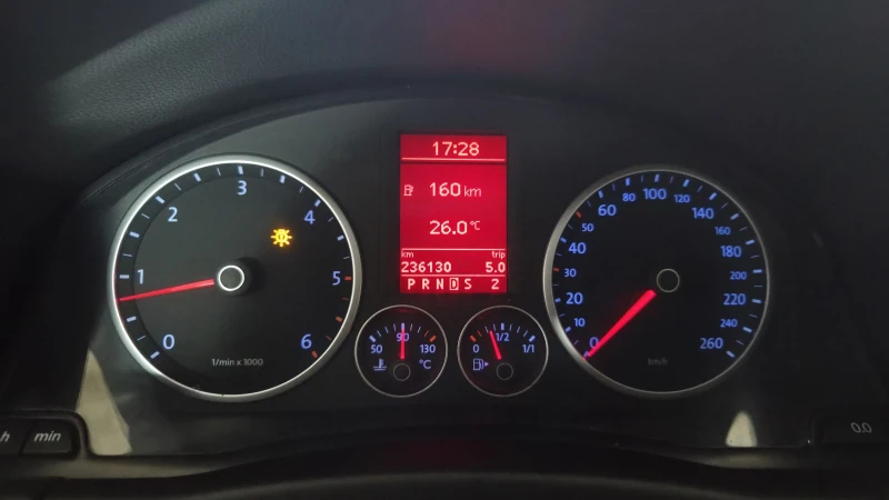 VW Tiguan 2.0TDi DSG, снимка 8 - Автомобили и джипове - 51332675