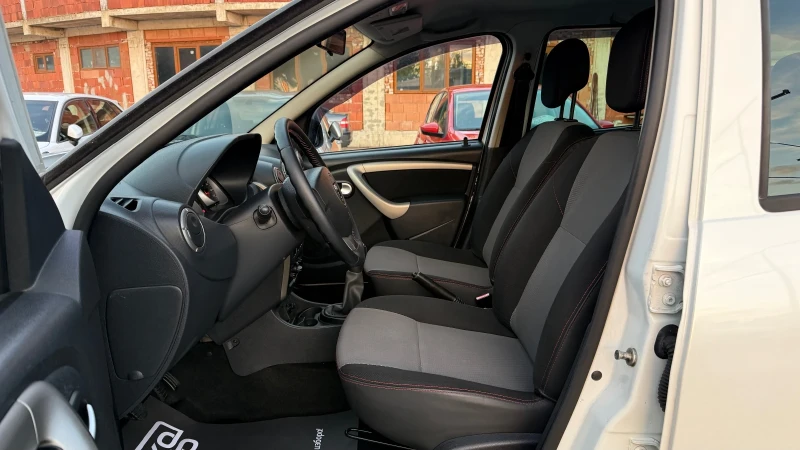 Dacia Duster 1.6i\127 378.км.\БЯЛА ПЕРЛА\DELSEY ИЗПЪЛНЕНИЕ , снимка 9 - Автомобили и джипове - 51945624