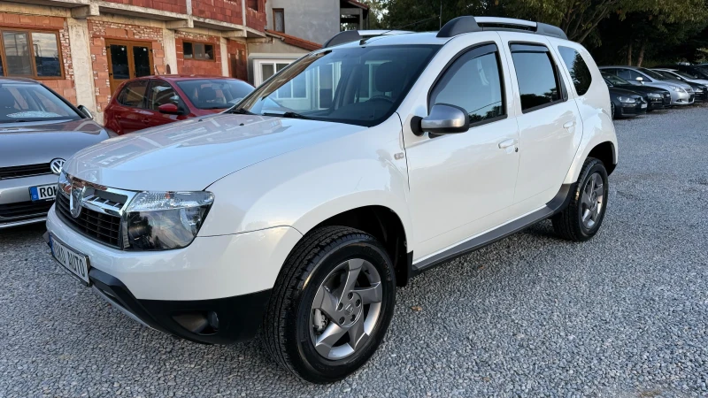 Dacia Duster 1.6i\127 378.км.\БЯЛА ПЕРЛА\DELSEY ИЗПЪЛНЕНИЕ , снимка 3 - Автомобили и джипове - 51945624
