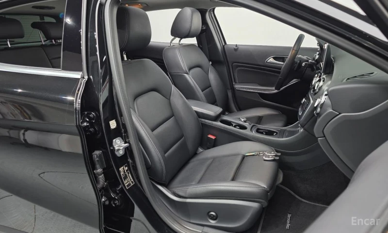Mercedes-Benz GLA 220, снимка 10 - Автомобили и джипове - 53428714