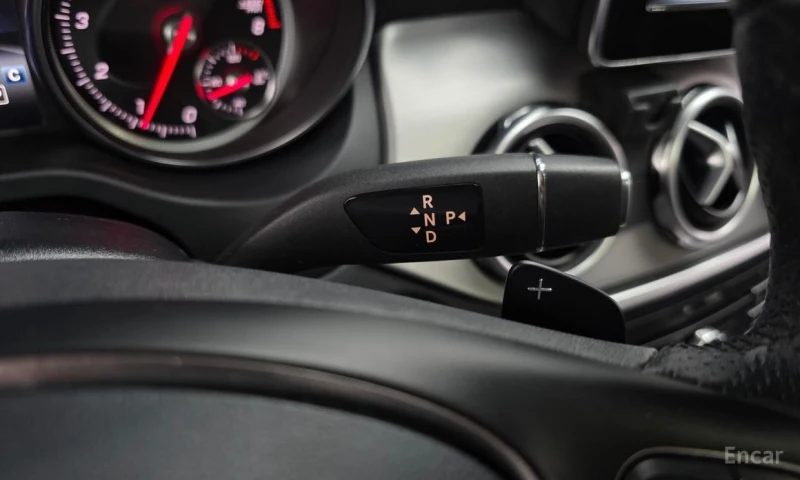 Mercedes-Benz GLA 220, снимка 9 - Автомобили и джипове - 53428714