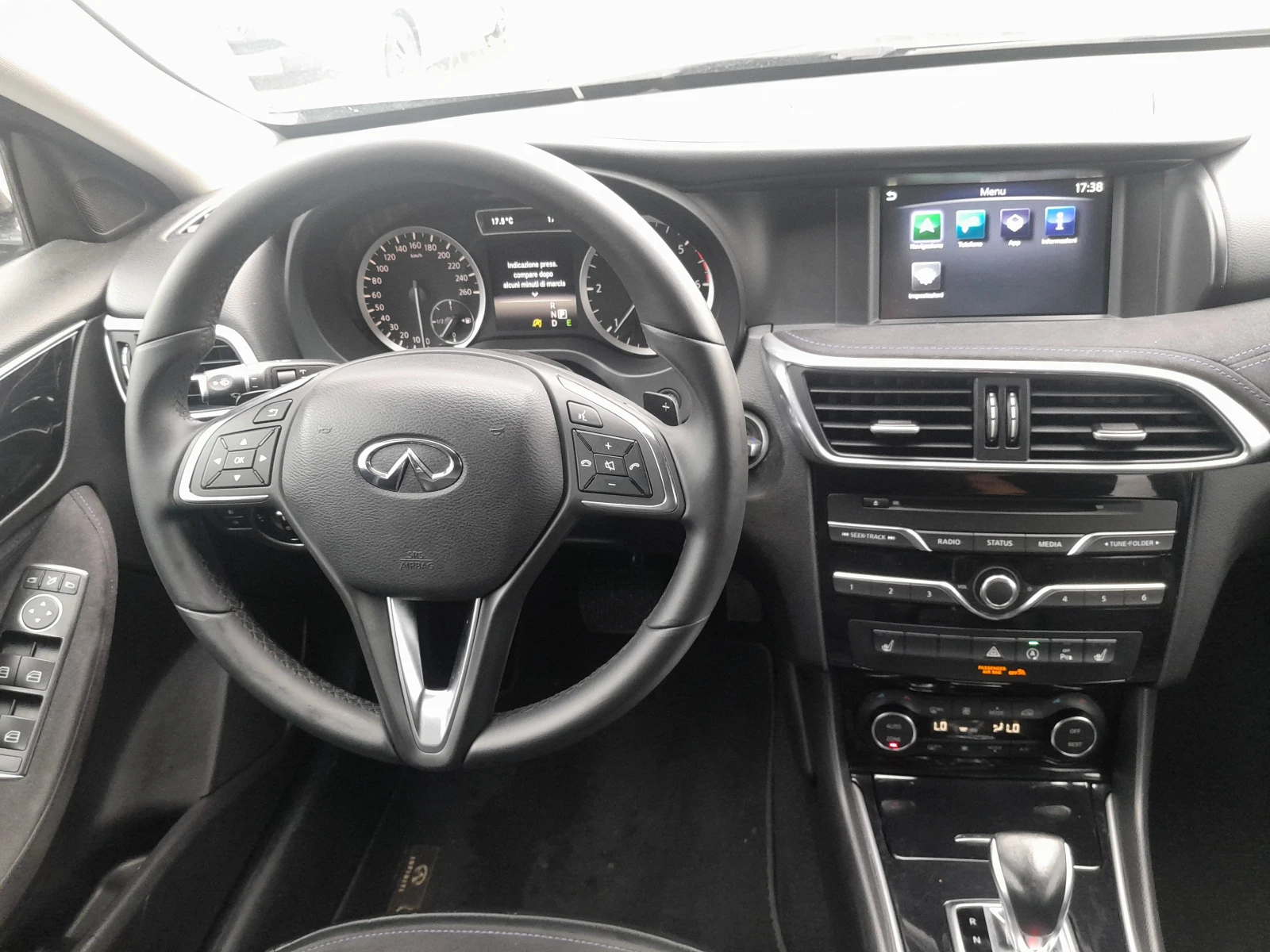 Infiniti Q30 1.5d - изображение 8