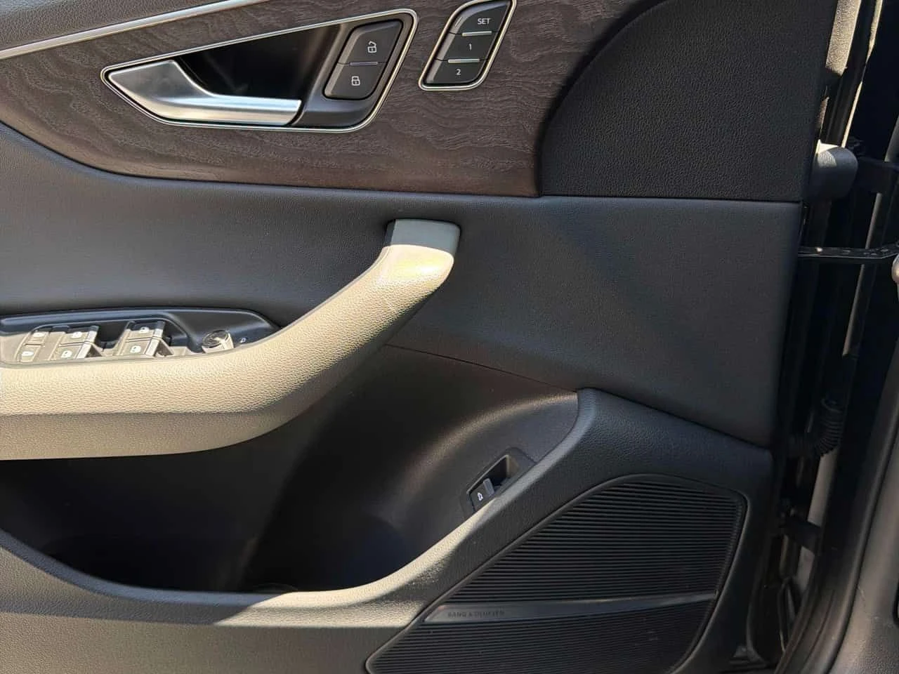 Audi Q8 * Technik * MATRIX* DISTRONIC* BANG&OLUFSEN* , снимка 11 - Автомобили и джипове - 54958308