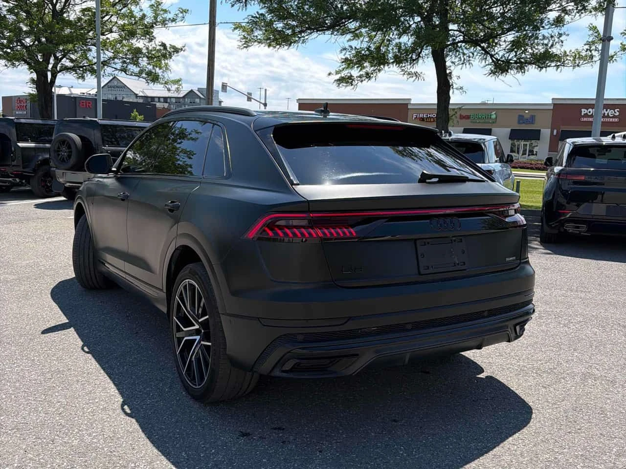 Audi Q8 * Technik * MATRIX* DISTRONIC* BANG&OLUFSEN* , снимка 4 - Автомобили и джипове - 54958308