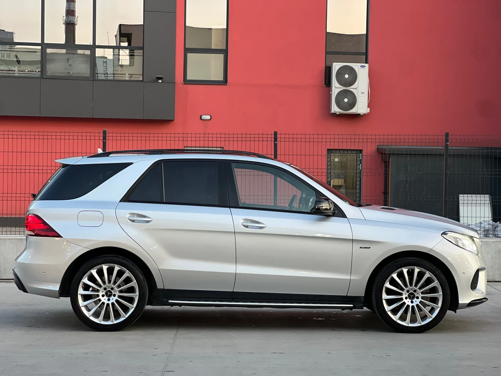Mercedes-Benz GLE 450 AMG 43AMG/9G/360 /Distr.+ /NightPack, снимка 2 - Автомобили и джипове - 55470482