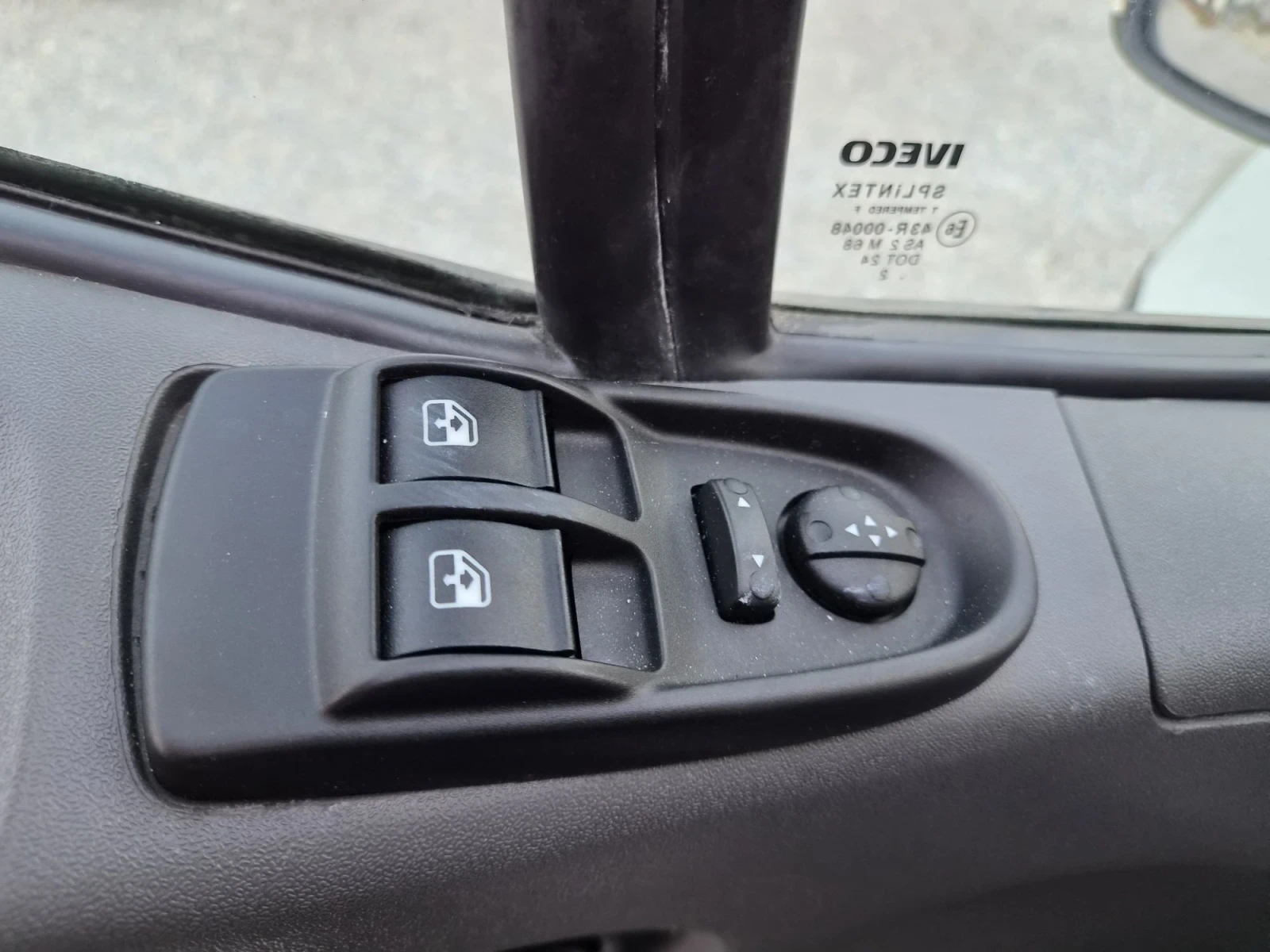 Iveco Daily 35c17 * Клима * Падащ борд * До 3.5 тона, снимка 12 - Бусове и автобуси - 55905375
