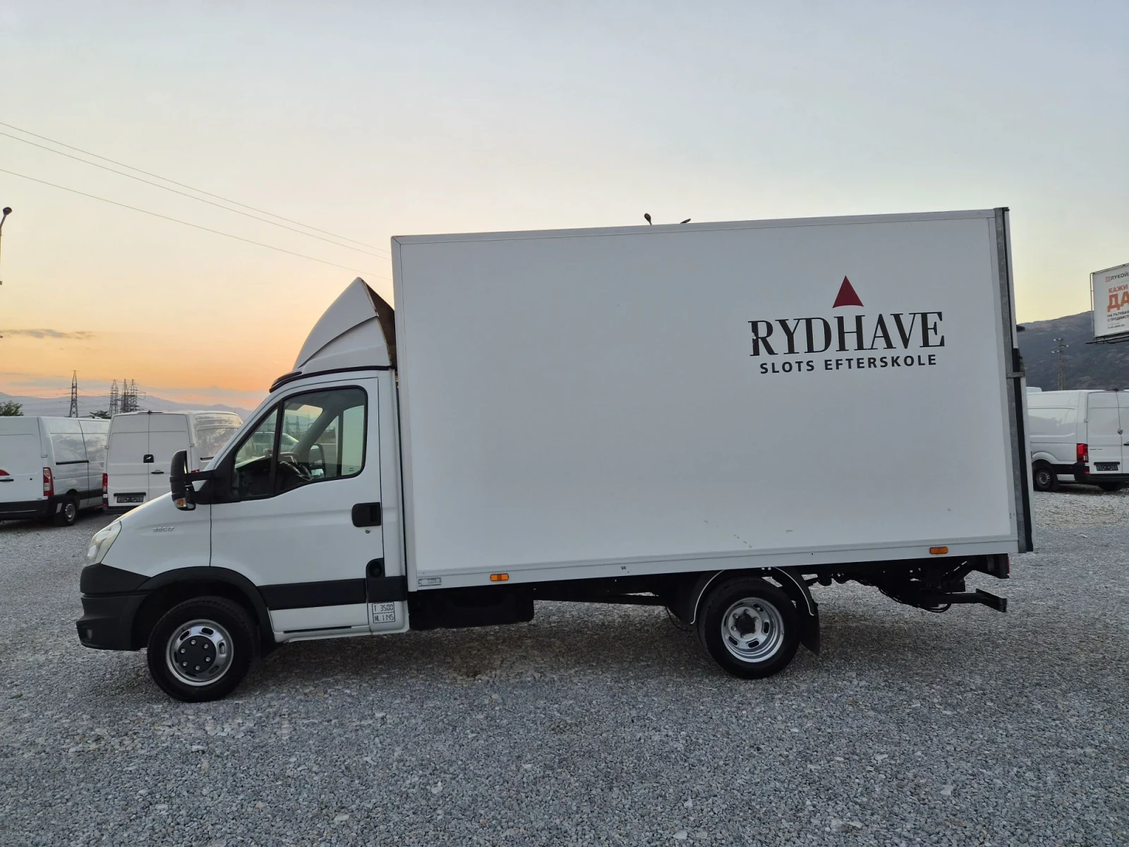 Iveco Daily 35c17 * Клима * Падащ борд * До 3.5 тона, снимка 2 - Бусове и автобуси - 55905375