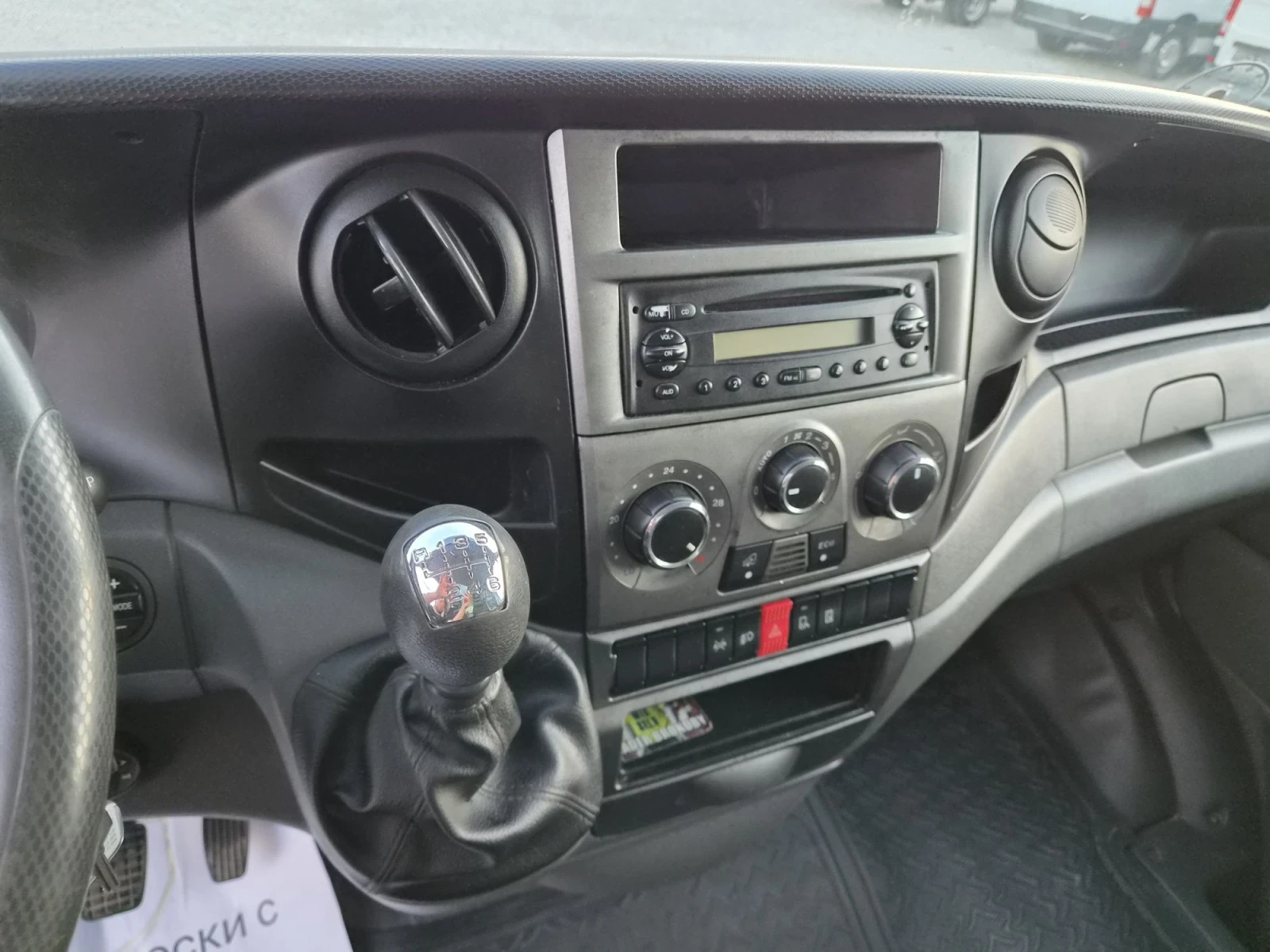 Iveco Daily 35c17 * Клима * Падащ борд * До 3.5 тона, снимка 11 - Бусове и автобуси - 55905375