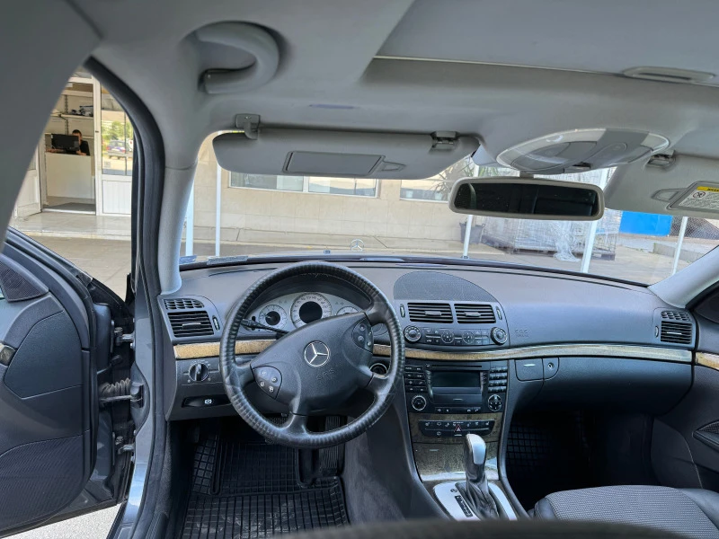 Mercedes-Benz E 220 W211 Avantgarde, снимка 11 - Автомобили и джипове - 47335304