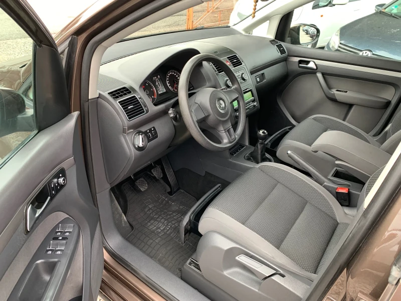 VW Touran 1.6TDI, снимка 8 - Автомобили и джипове - 47272620