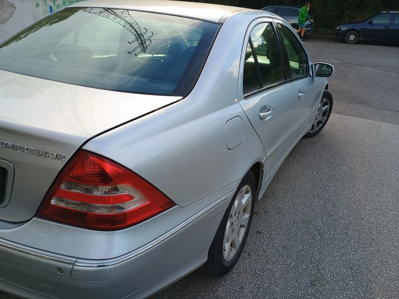 Mercedes-Benz C 180, снимка 10 - Автомобили и джипове - 47310443