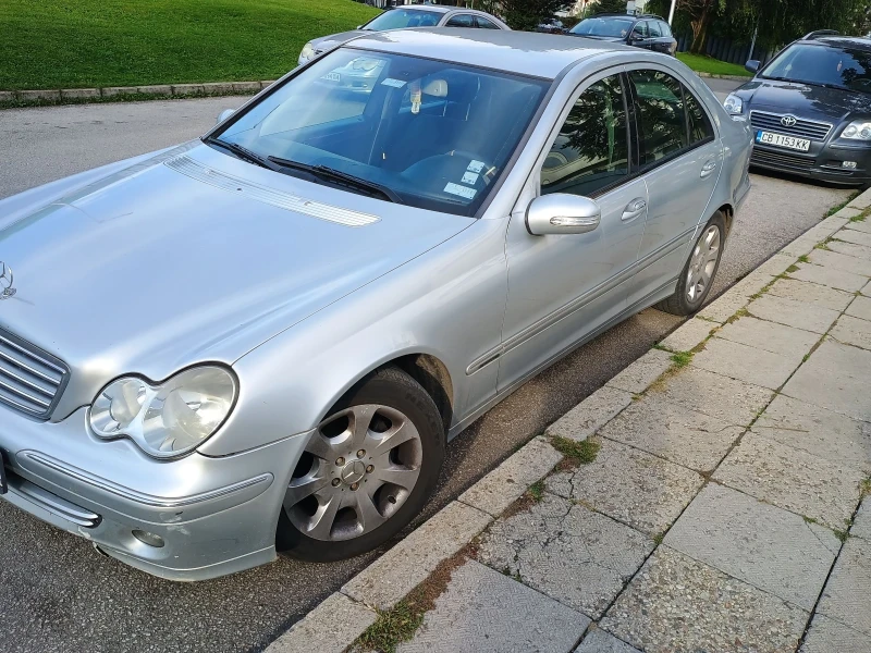 Mercedes-Benz C 180, снимка 9 - Автомобили и джипове - 47310443