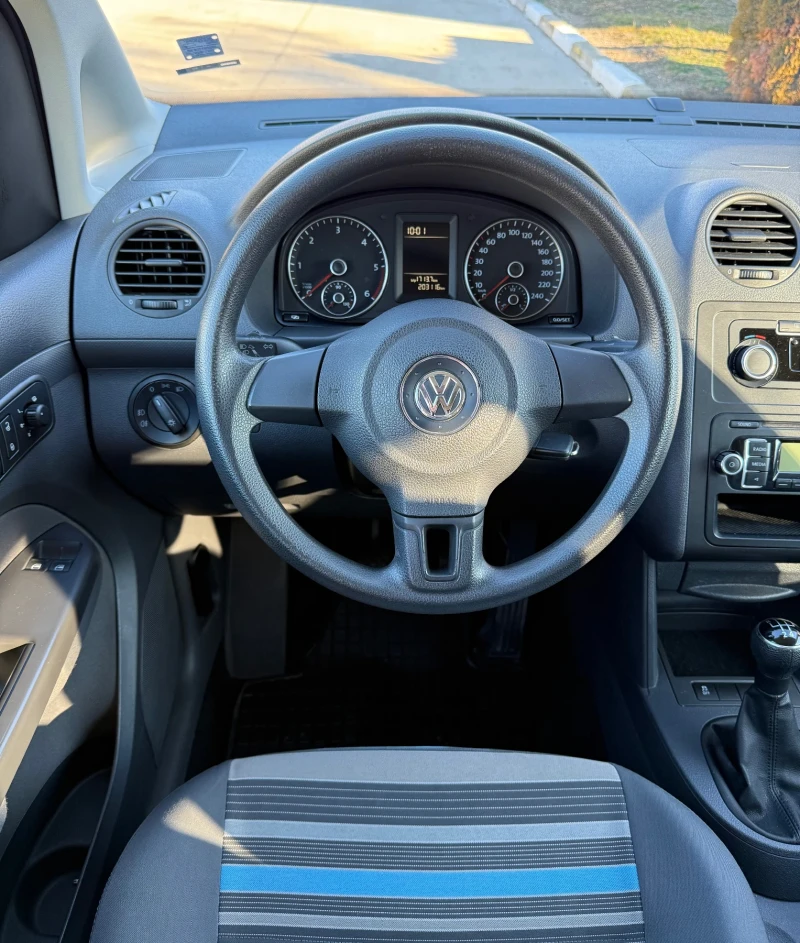 VW Caddy 1.6 TDI, снимка 11 - Автомобили и джипове - 48834430