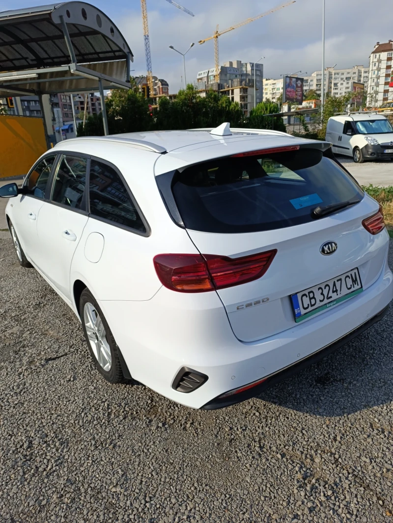 Kia Ceed Wagon 1, 5 Tурбо, снимка 5 - Автомобили и джипове - 51608413