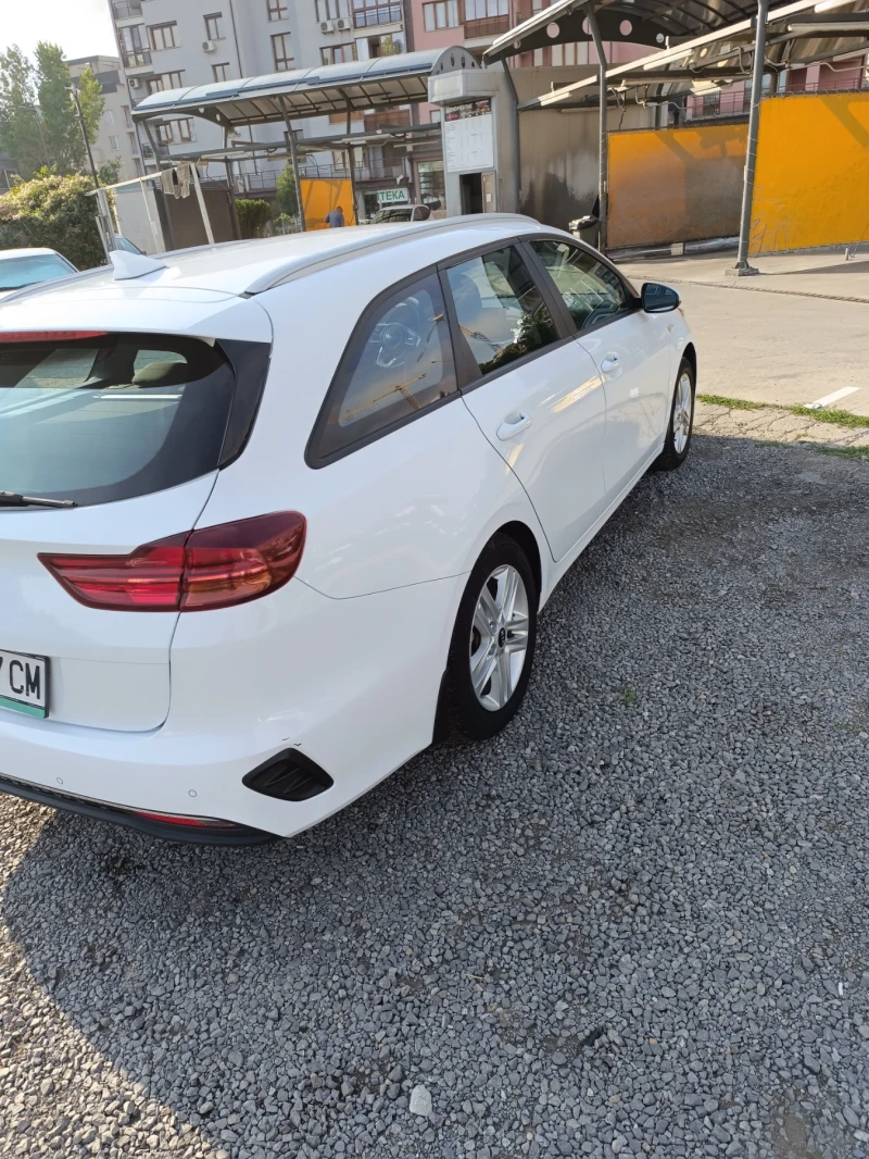 Kia Ceed Wagon 1, 5 Tурбо, снимка 3 - Автомобили и джипове - 51608413