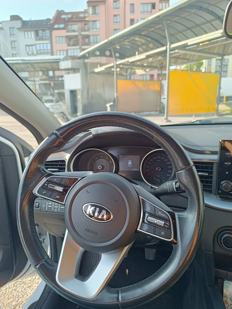 Kia Ceed Wagon 1, 5 Tурбо, снимка 9 - Автомобили и джипове - 51608413