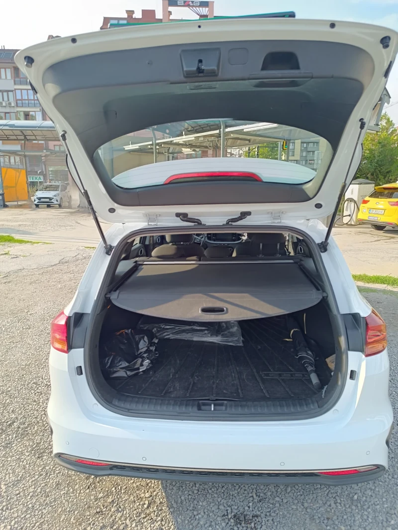 Kia Ceed Wagon 1, 5 Tурбо, снимка 7 - Автомобили и джипове - 51608413