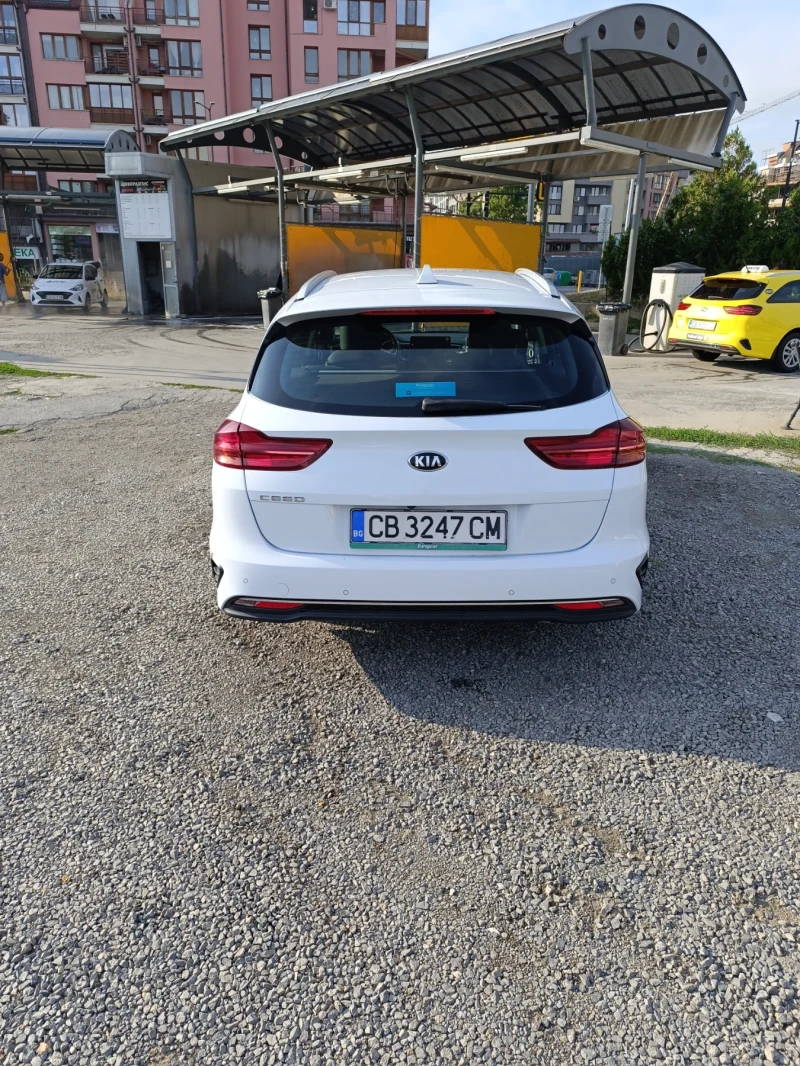 Kia Ceed Wagon 1, 5 Tурбо, снимка 4 - Автомобили и джипове - 51608413