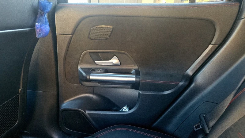 Mercedes-Benz GLA 250 2.0 Бензин/225 к.с/ 4 MATIC, снимка 10 - Автомобили и джипове - 52121967