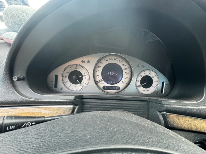 Mercedes-Benz E 320 W211, снимка 11 - Автомобили и джипове - 52328793
