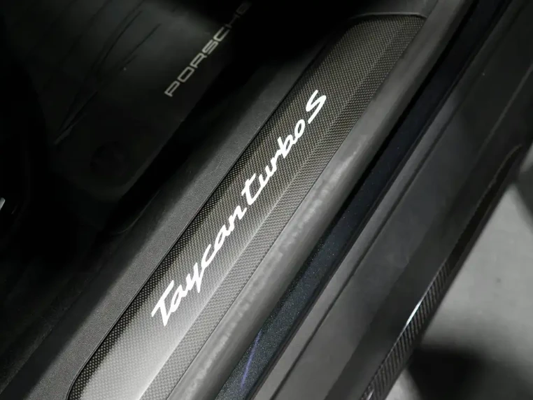 Porsche Taycan * TURBO S * CARBON * CERAMIC * , снимка 13 - Автомобили и джипове - 56285379