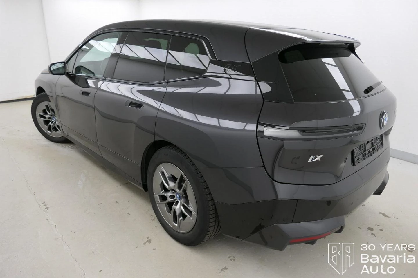 BMW iX 50 xDrive Sport Paket - изображение 2