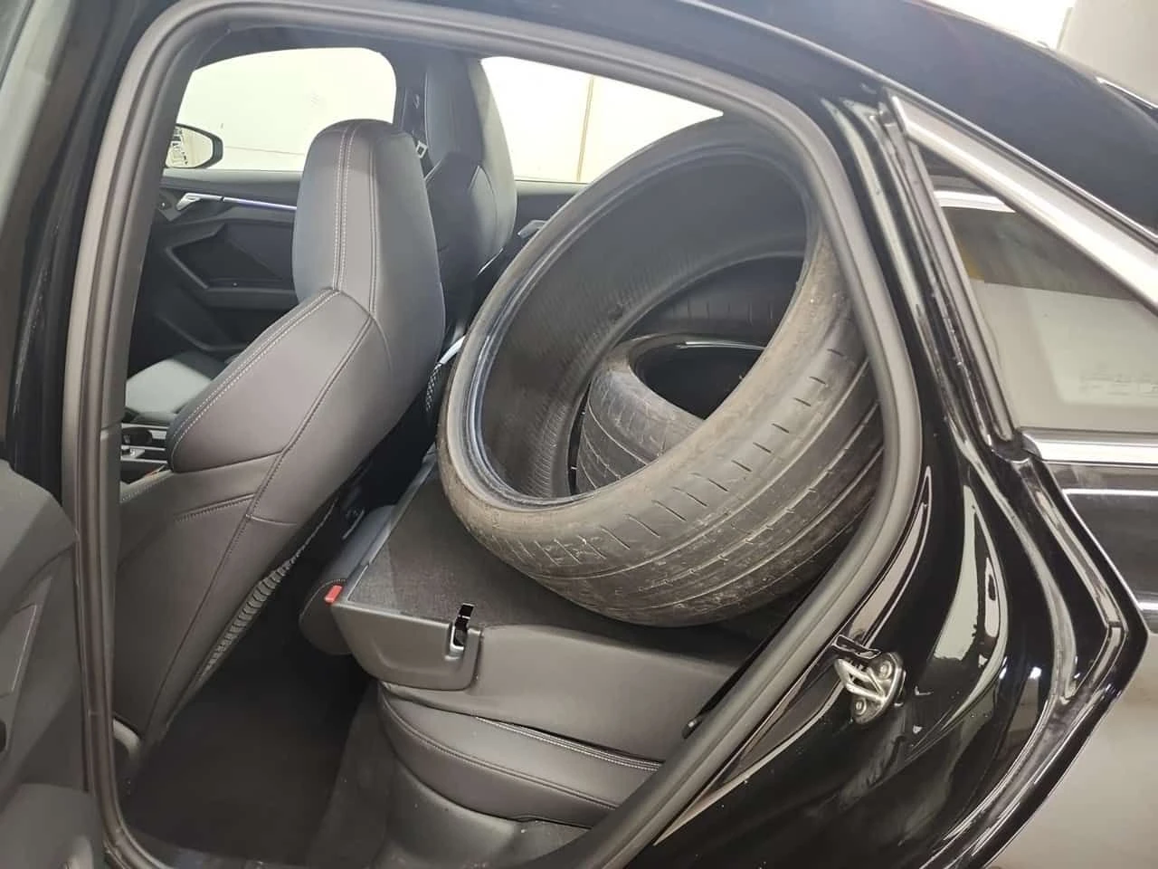 Audi A3 ПАНОРАМА* АМБИЕНТНО ОСВЕТЛЕНИЕ* КАРФАКС* , снимка 13 - Автомобили и джипове - 53818779