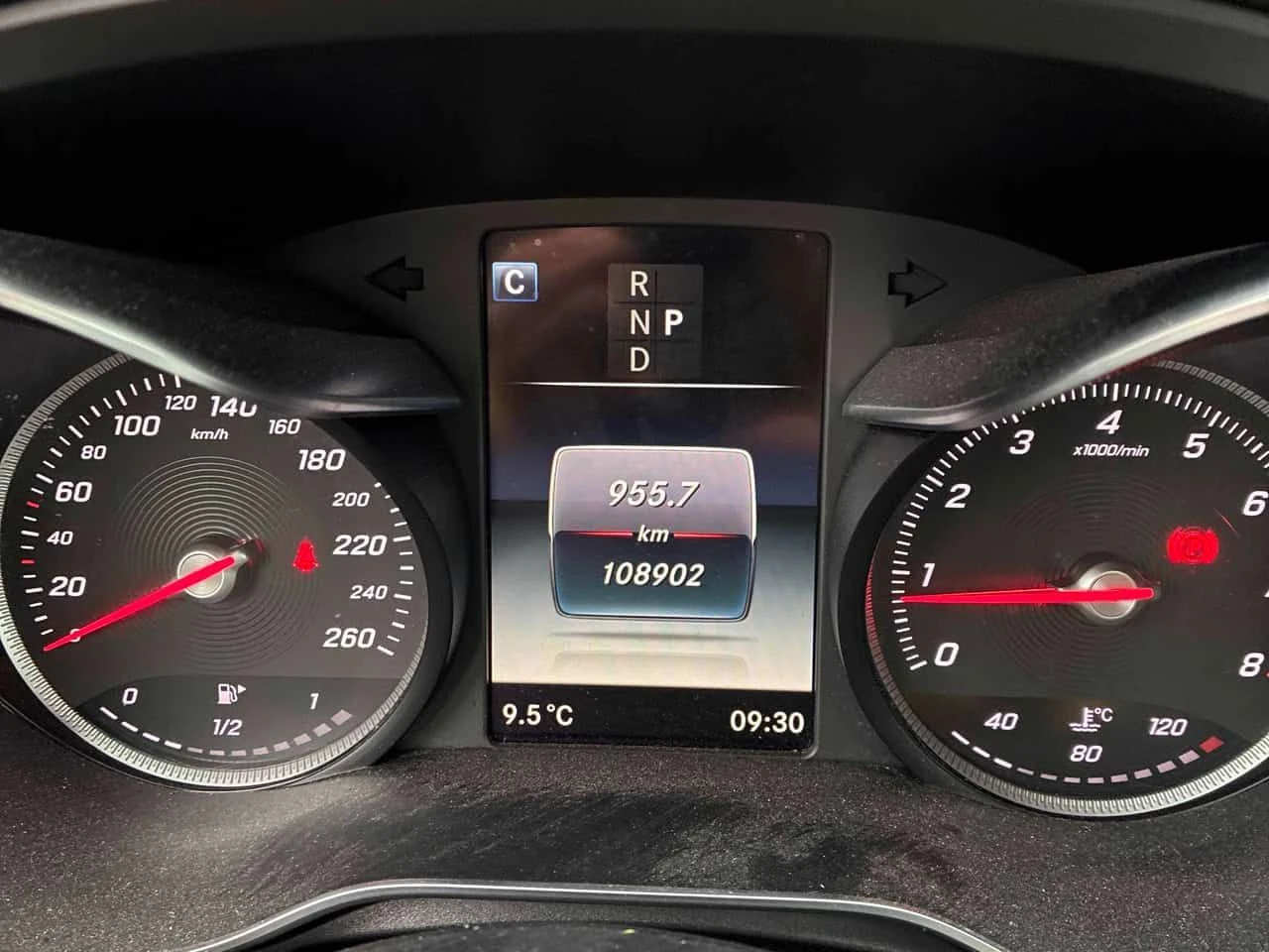 Mercedes-Benz C 300 ПОДГРЕВИ * ПАНО * KEYLESS * CARFAX, снимка 8 - Автомобили и джипове - 54208977