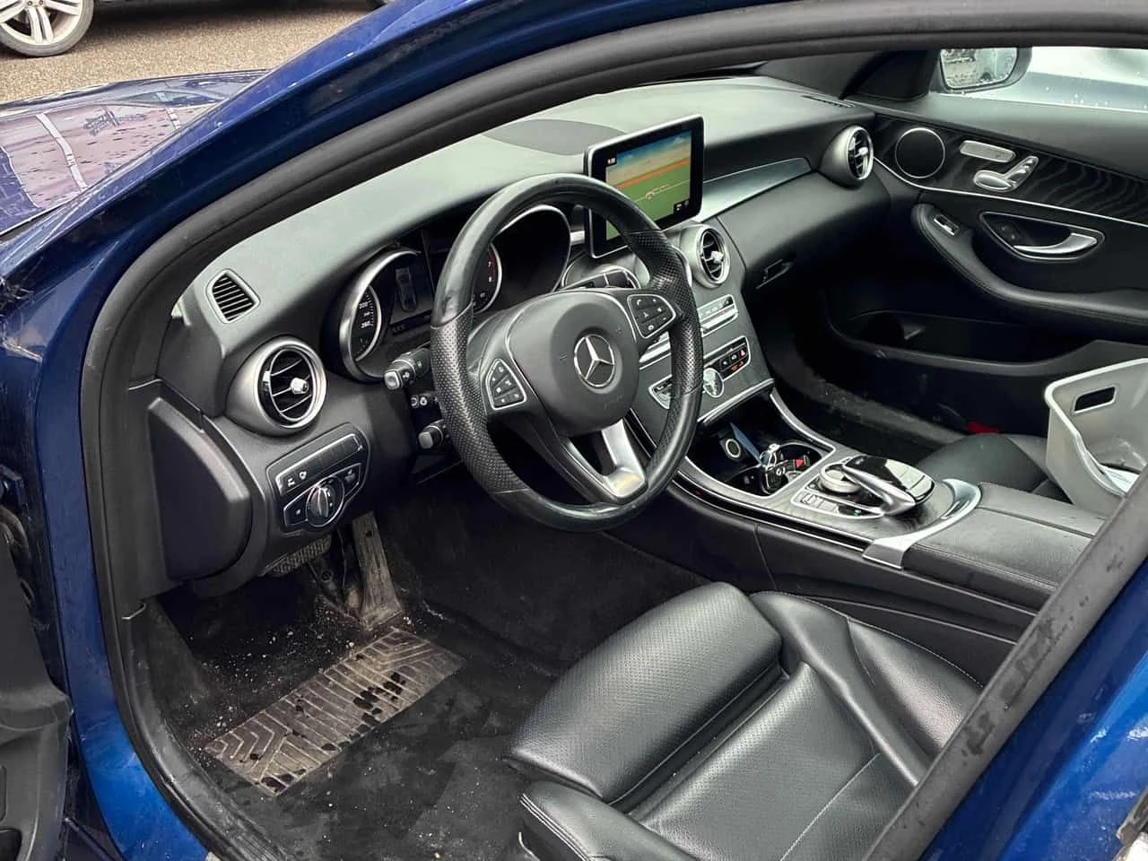 Mercedes-Benz C 300 ПОДГРЕВИ * ПАНО * KEYLESS * CARFAX, снимка 5 - Автомобили и джипове - 54208977