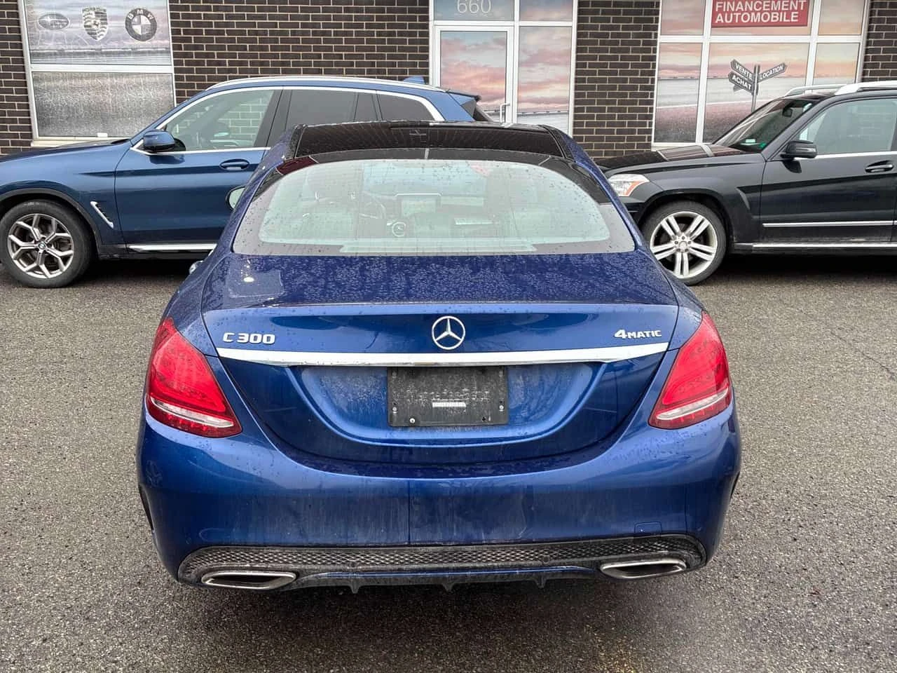 Mercedes-Benz C 300 ПОДГРЕВИ * ПАНО * KEYLESS * CARFAX, снимка 4 - Автомобили и джипове - 54208977
