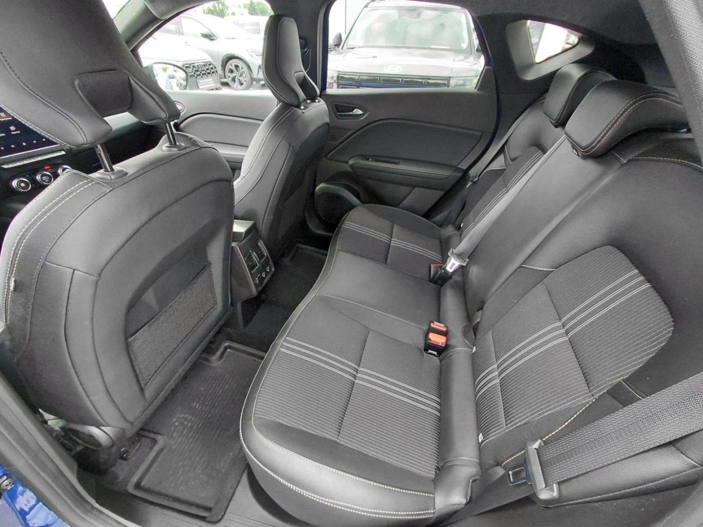 Renault Captur 1.6 E-Tech Full Hybrid 145k.c., снимка 17 - Автомобили и джипове - 55059278