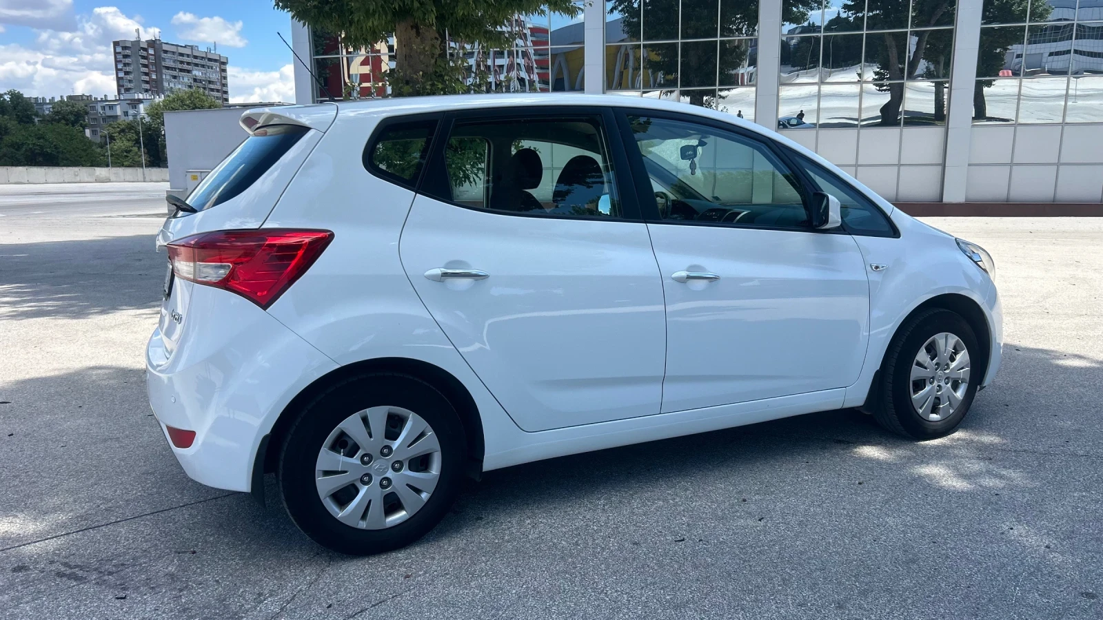 Hyundai Ix20 ФАБРИЧНА ГАЗ / Бензин 1.4i LPG, снимка 2 - Автомобили и джипове - 55163143