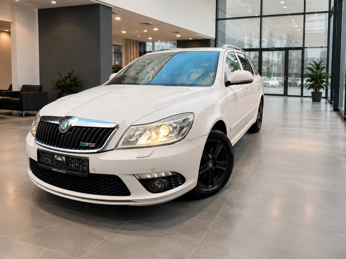 Skoda Octavia vRS 2.0TDI DSG, снимка 2 - Автомобили и джипове - 55953054