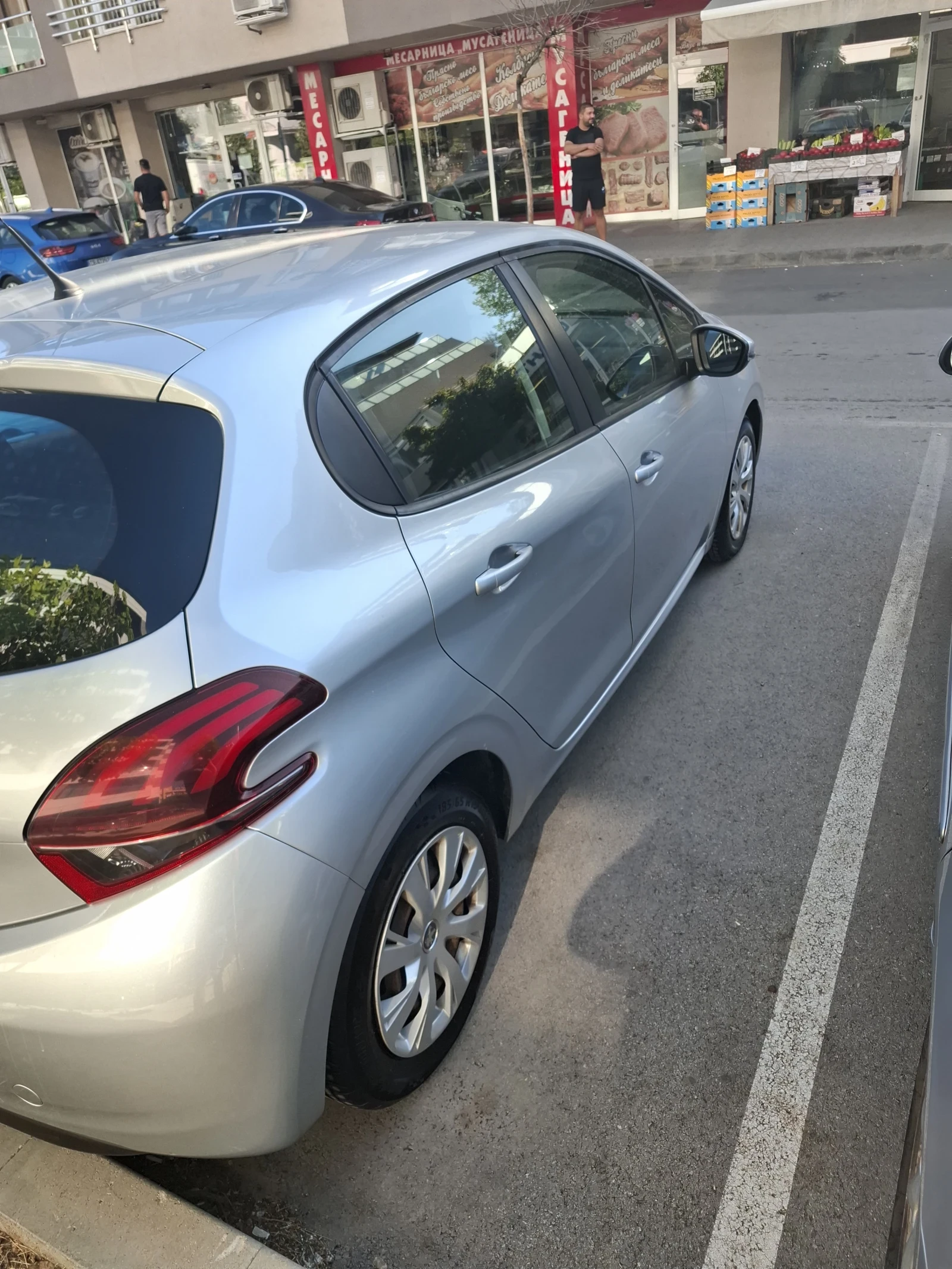 Peugeot 208, снимка 3 - Автомобили и джипове - 55992147
