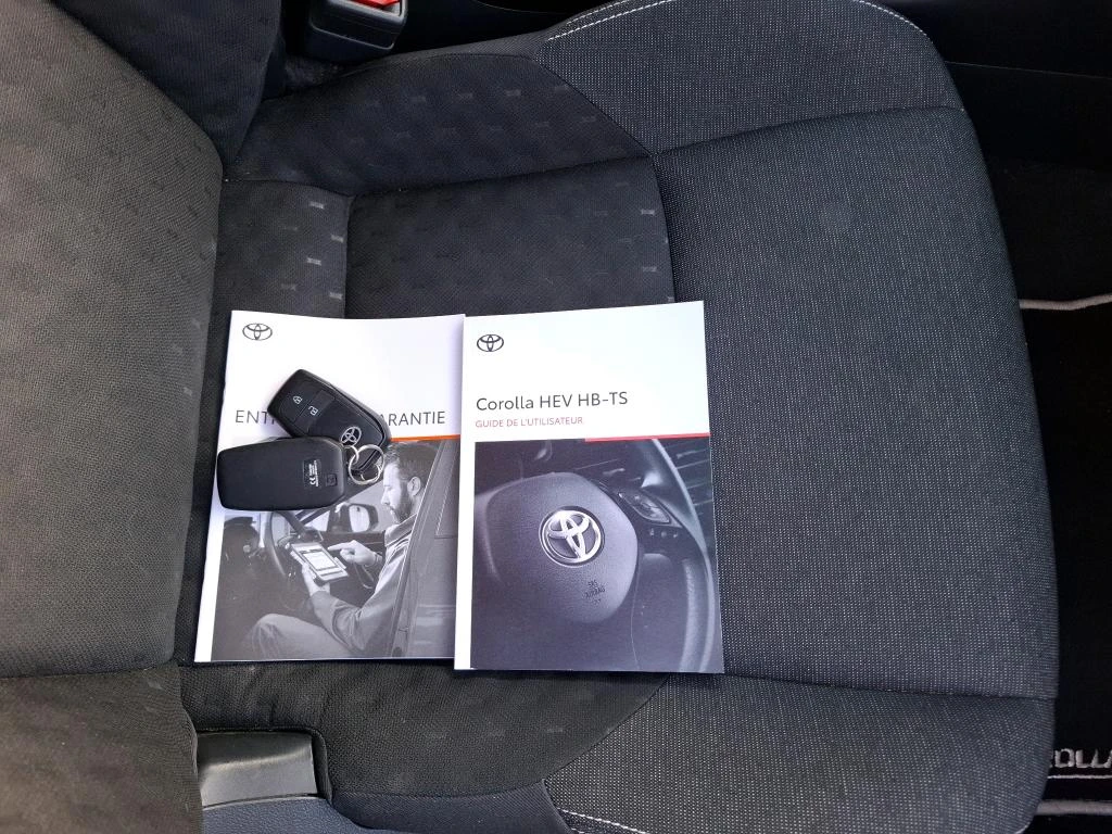 Toyota Corolla TS facelift Hybrid 140hp 2023 e-CVT 143910km, снимка 12 - Автомобили и джипове - 56080550