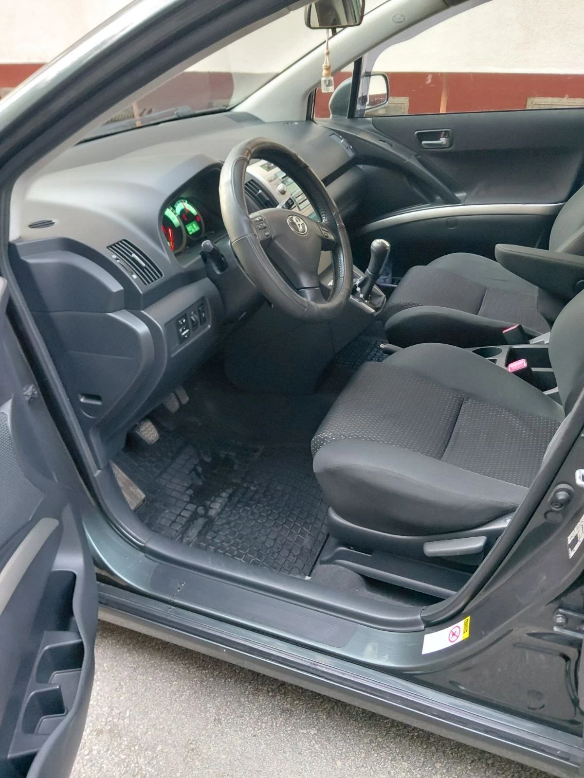 Toyota Corolla verso, снимка 9 - Автомобили и джипове - 56443305