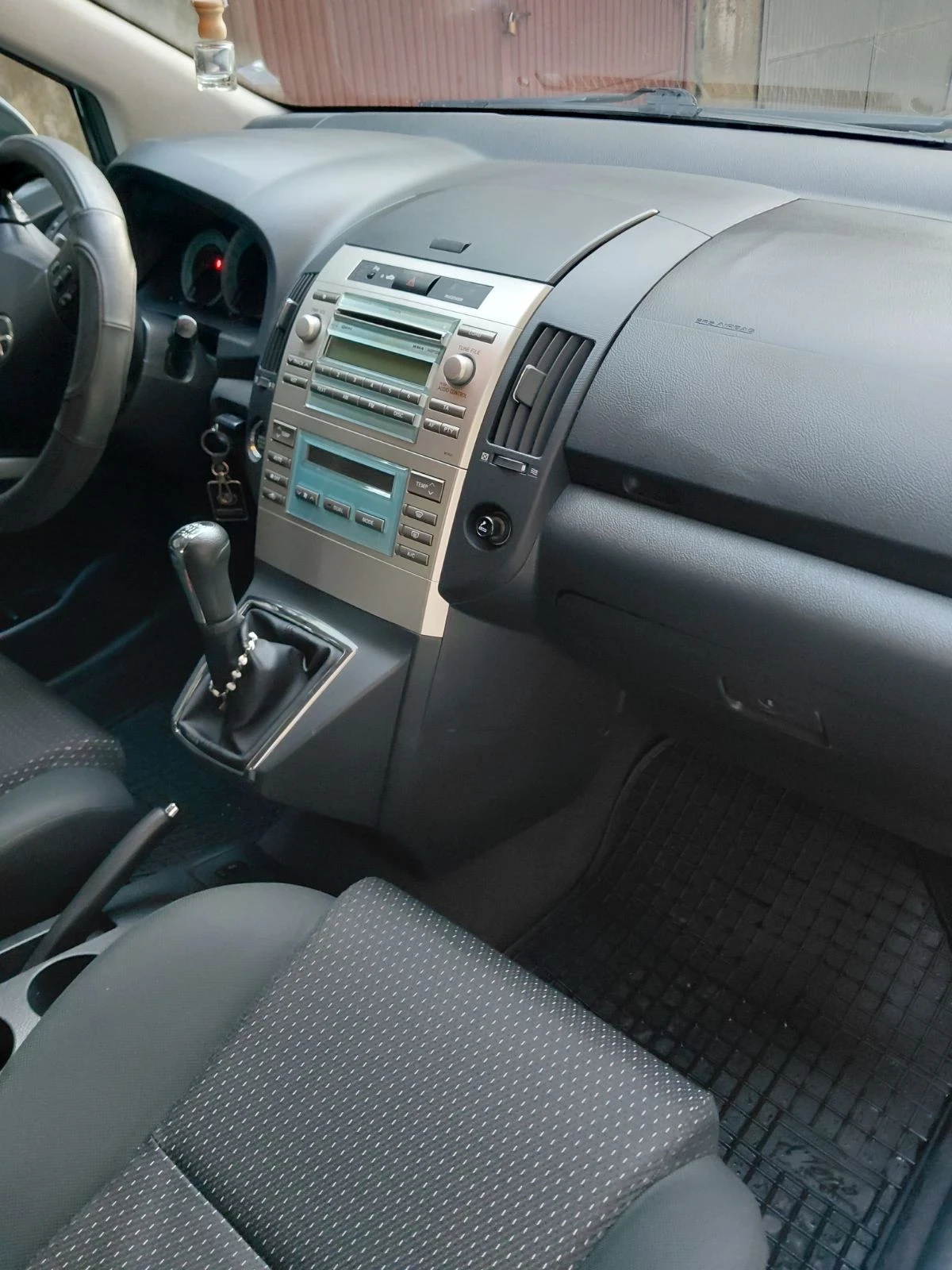 Toyota Corolla verso, снимка 3 - Автомобили и джипове - 56443305