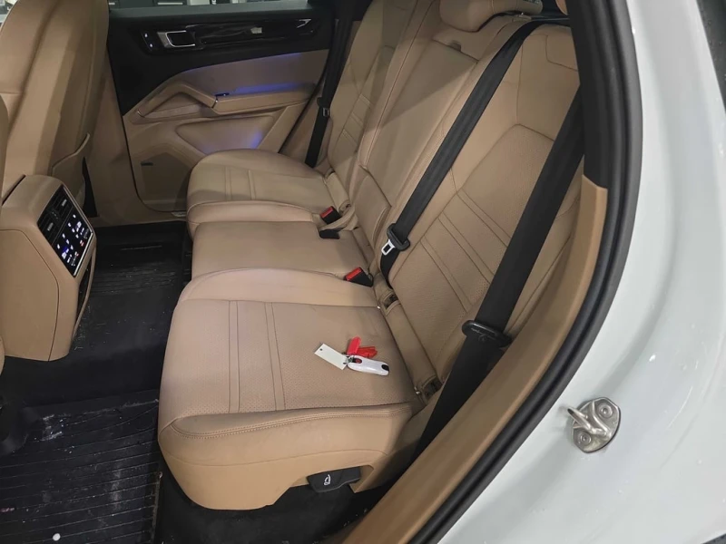 Porsche Cayenne AWD 2023* CARFAX * БЕЗ ПЪРВОНАЧАЛНА ВНОСКА, снимка 10 - Автомобили и джипове - 52834131