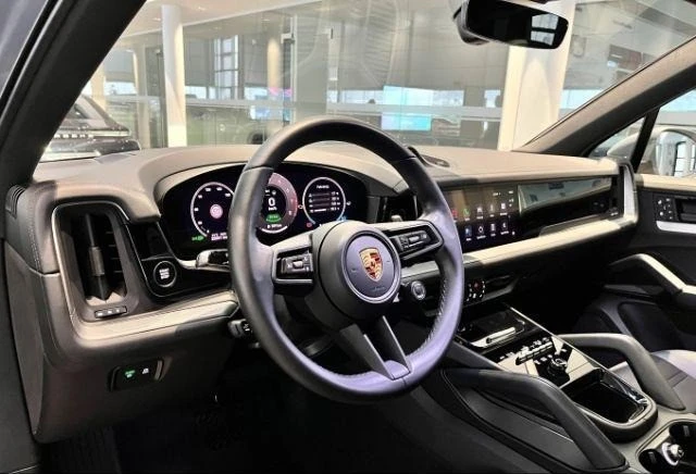 Porsche Cayenne E-HYBRID/FACELIFT/BOSE/LIFT/PANO/360/MATRIX/, снимка 9 - Автомобили и джипове - 53153513
