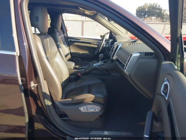 Porsche Cayenne PREMIUM* 4x4* ОбДУХВАНЕ* Камера* Подгрев* ПАМЕТ*  - изображение 10