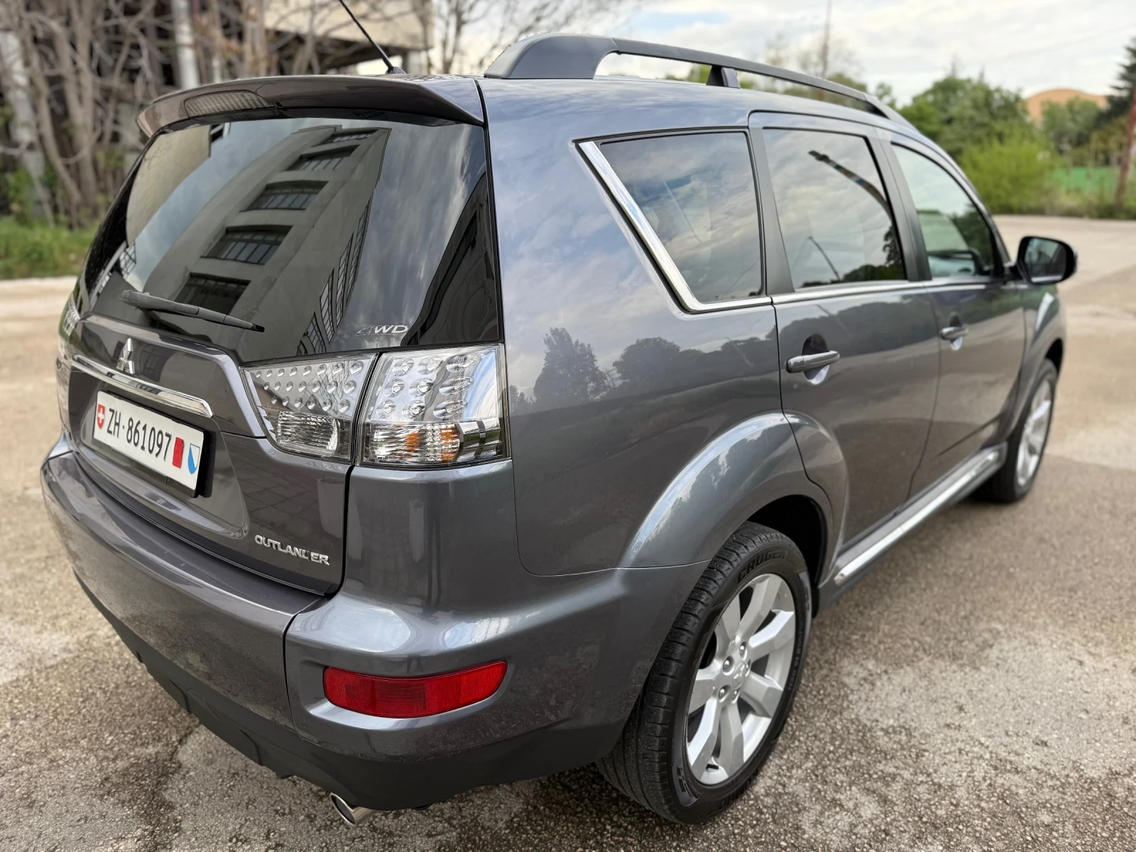 Mitsubishi Outlander 2.4i / AUTOMATIC / - изображение 3