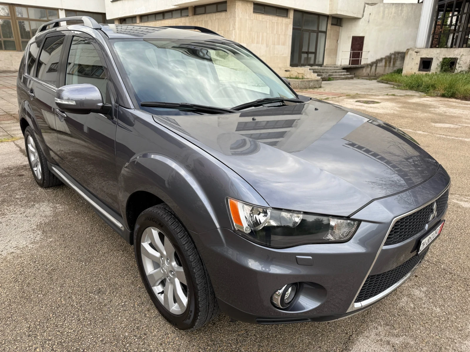 Mitsubishi Outlander 2.4i / AUTOMATIC / - изображение 2