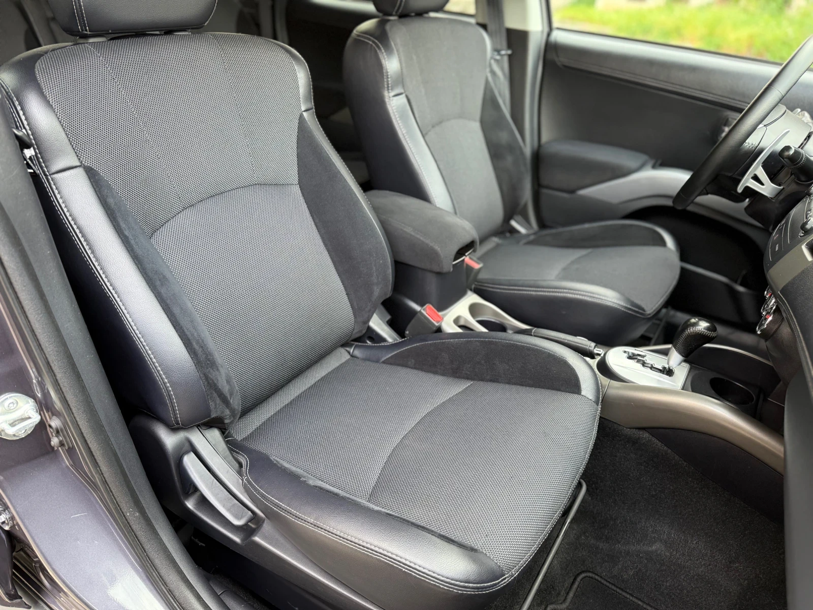 Mitsubishi Outlander 2.4i / AUTOMATIC / - изображение 9