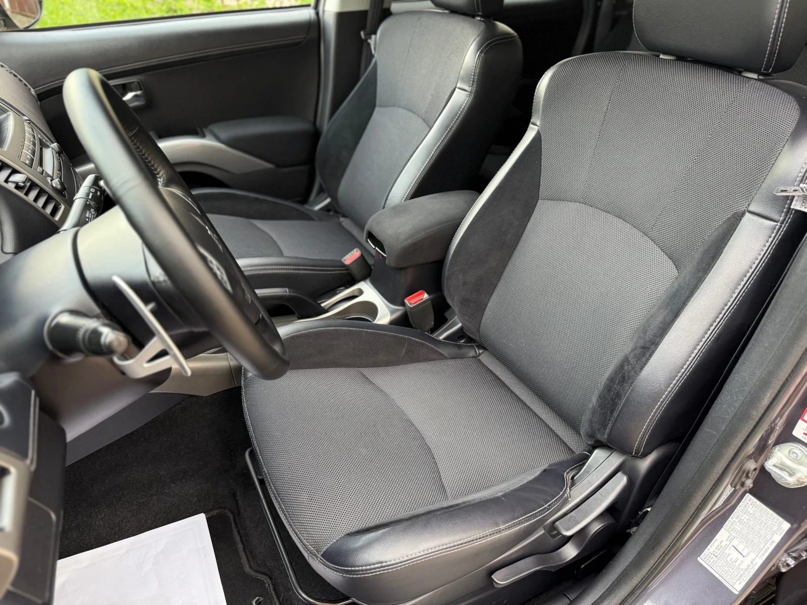Mitsubishi Outlander 2.4i / AUTOMATIC / - изображение 8