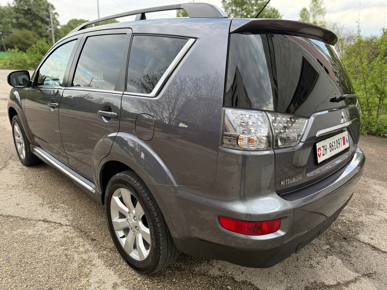 Mitsubishi Outlander 2.4i / AUTOMATIC / - изображение 4