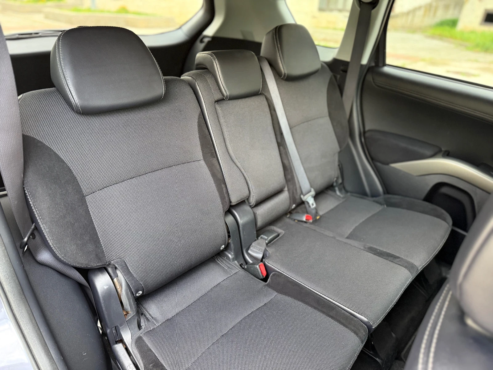 Mitsubishi Outlander 2.4i / AUTOMATIC / - изображение 10