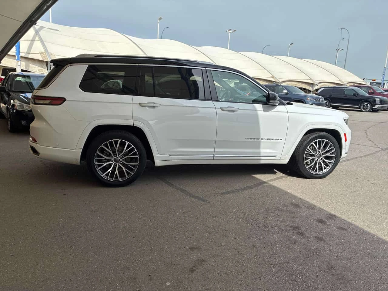 Jeep Grand cherokee L SUMMIT * ДИСТРОНИК* 360 КАМЕРА* ПАНОРМА* ОБДУХВА, снимка 4 - Автомобили и джипове - 54941380