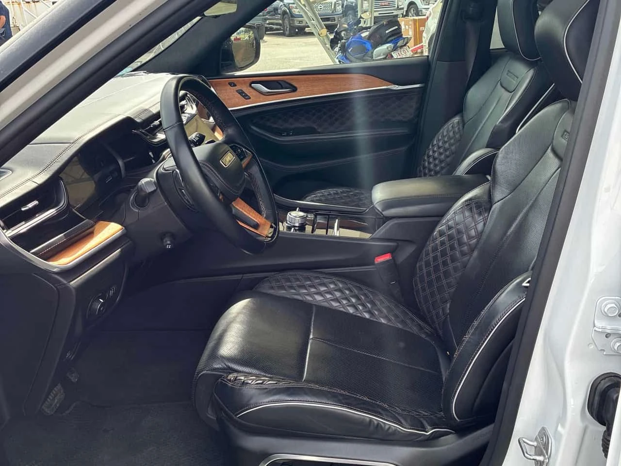 Jeep Grand cherokee L SUMMIT * ДИСТРОНИК* 360 КАМЕРА* ПАНОРМА* ОБДУХВА, снимка 12 - Автомобили и джипове - 54941380